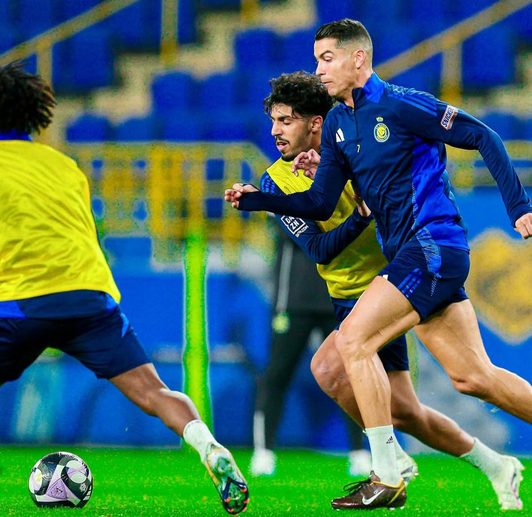 Cristiano Ronaldo latihan bersama pemain Al Nassr jelang laga Liga Pro Saudi melawan Al Shabab  di Al-Awwal Park, Sabtu (8/3) pukul 02:00 WIB.(Foto: Instagram @alnassr)