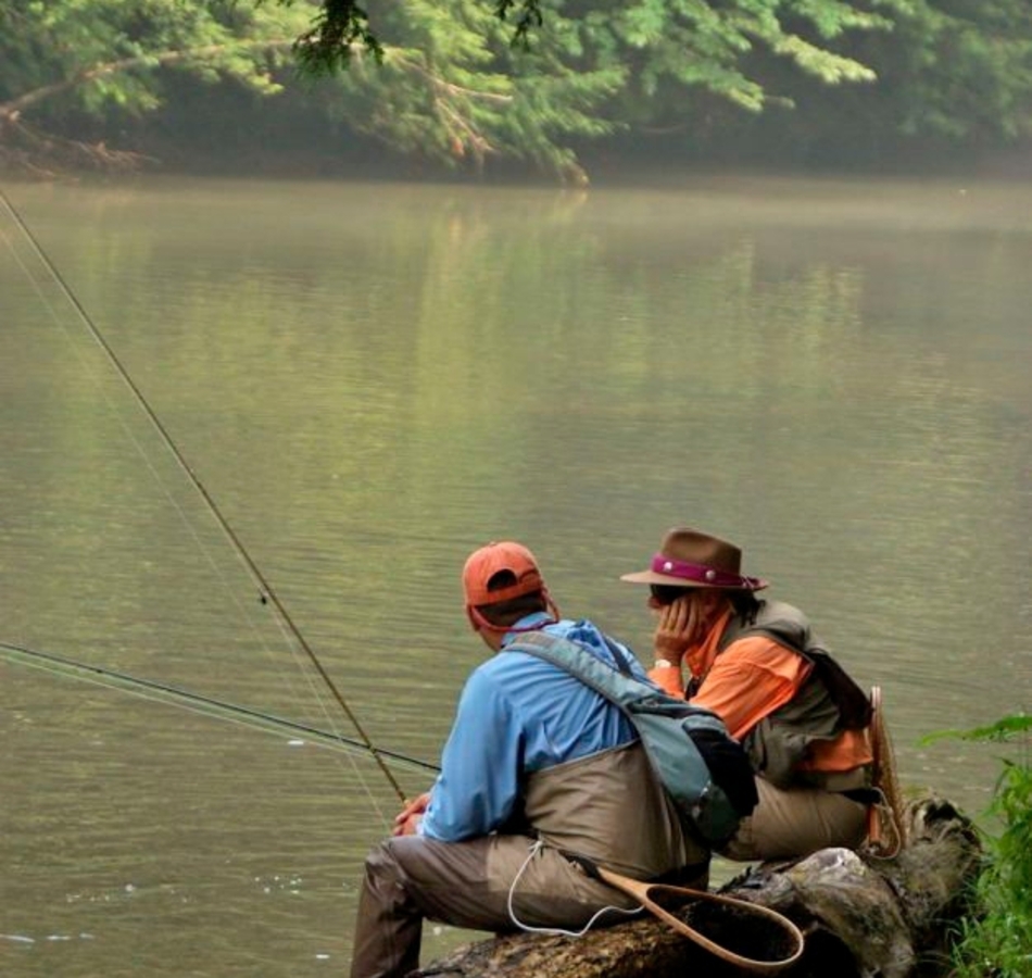 Ilustrasi orang sedang memancing.
