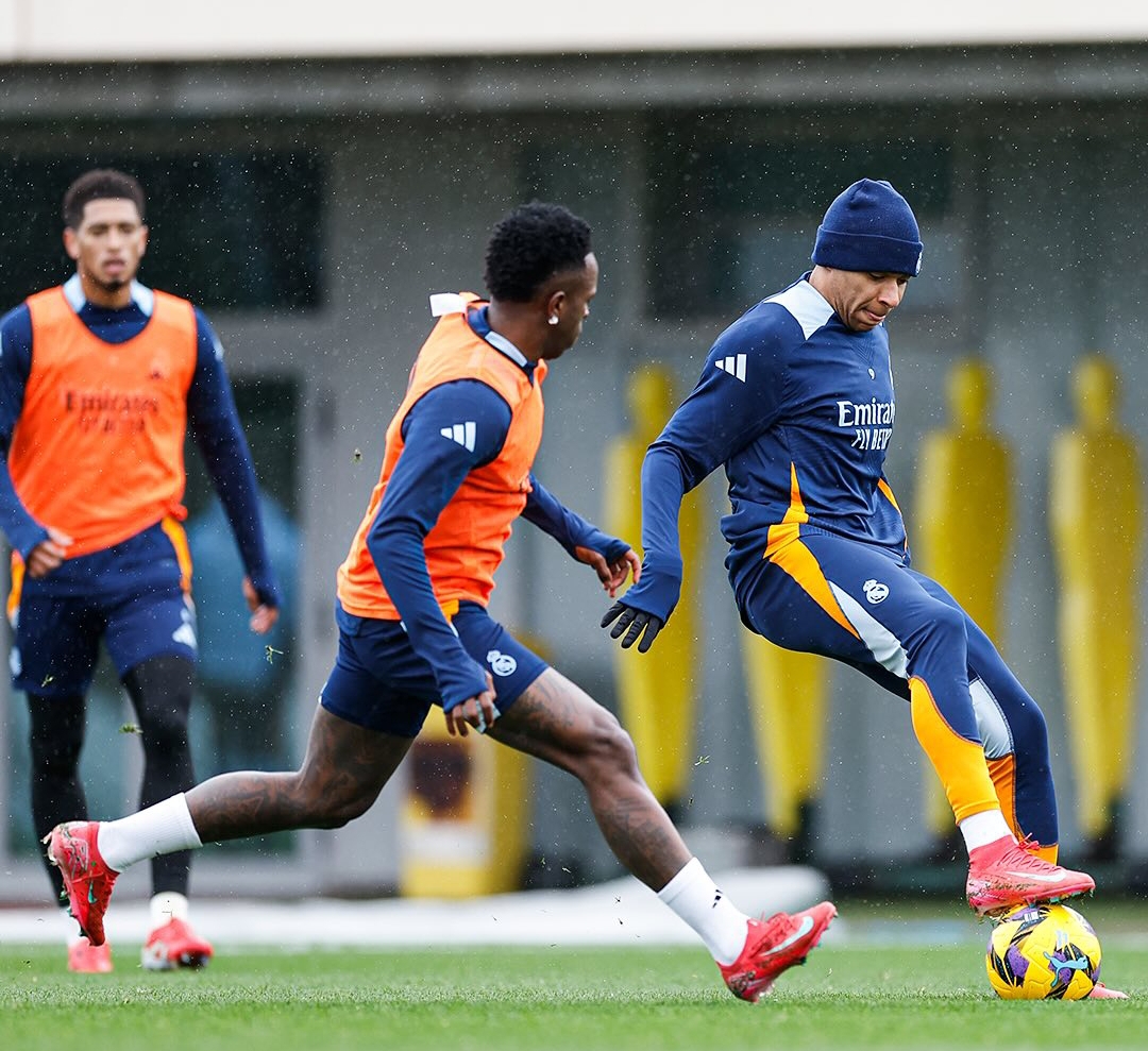 Jude Bellingham bersama Vinicius Jr dan Kylian Mbappe latihan jelang laga Real Madrid vs Rayo Vallecano, di Santiago Bernabeu, Minggu (9/3) pukul 22.15 WIB.(Foto: Instagram @realmadrid)