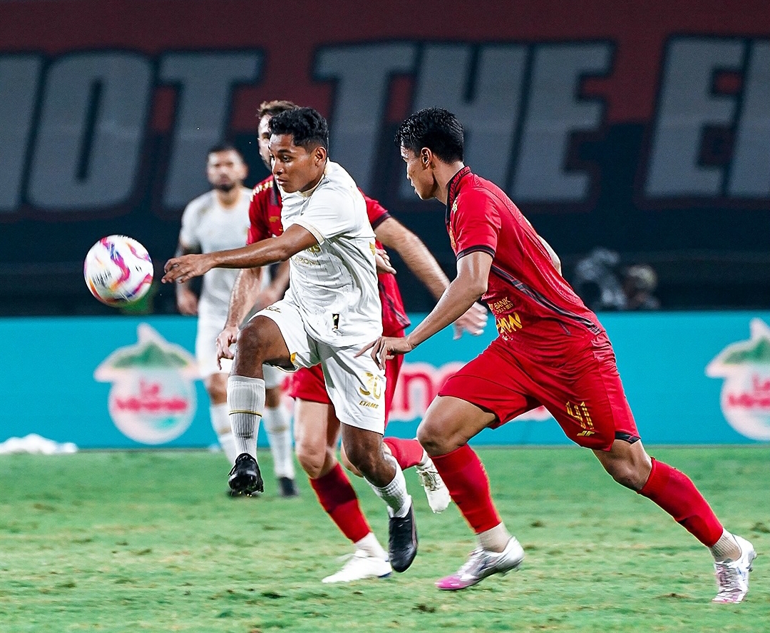 Persija Jakarta menelan kekalahan 1-3 dari Arema FC dalam laga pekan ke-26 Liga 1 di Stadion Patriot, Bekasi, Minggu (9/3) malam. (Foto: Instagram @aremafcofficial)