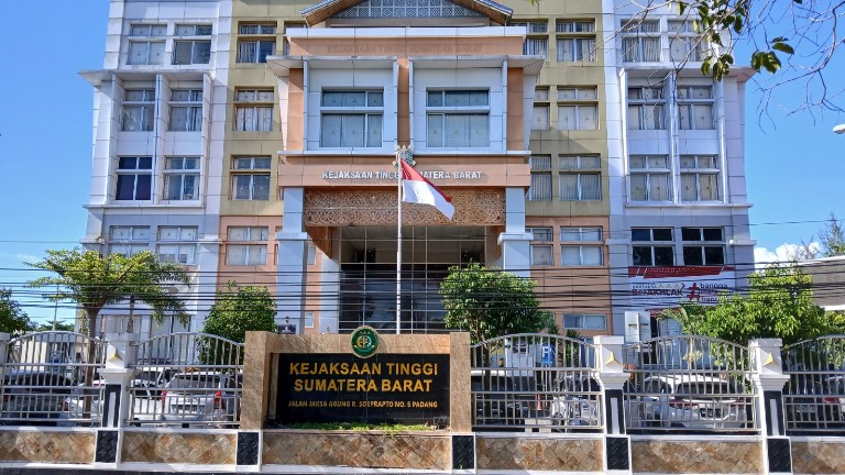 Kejaksaan Tinggi Sumbar Jl Jaksa Agung R Soeprapto No 4 Flamboyan Baru Kecamatan Padang Barat, Kota Padang, Sumatera Barat. (Foto Suyudi/Padek)