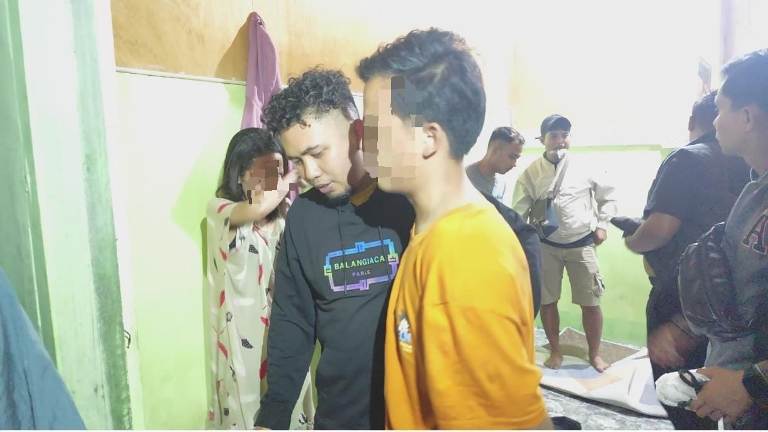 TIDAK BERKUTIK: RR, 23, saat ditangkap polisi karena diduga terlibat dalam penyalahgunaan dan peredaran narkoba beberapa waktu lalu.(POLRES PAYAKUMBUH UNTUK PADEK)