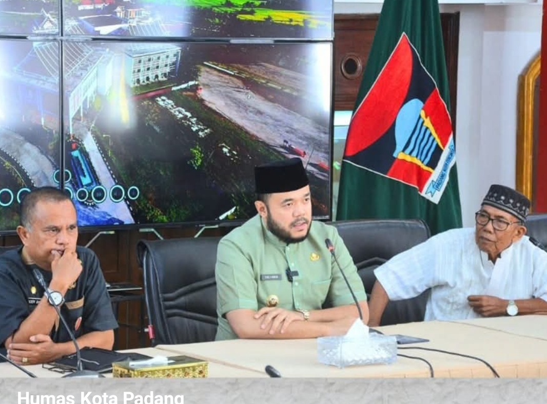 Wali Kota Padang, Fadly Amran pertemuan dengan Komunitas Pedagang Pasar (KPP) Padang serta perwakilan pedagang dari Pasar Raya Padang, di kediaman Wali Kota, Selasa (11/3/2025). (Foto: Prokopim)