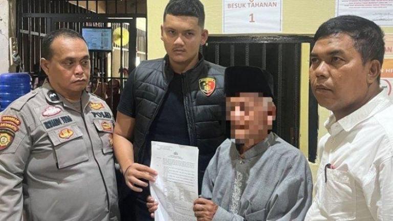 USAI DIPERIKSA: Seorang guru mengaji di Padangpariaman, TI, resmi ditahan atas dugaan pencabulan terhadap anak di bawah umur.(POLRES PADANGPARIAMAN UNTUK PADEK)