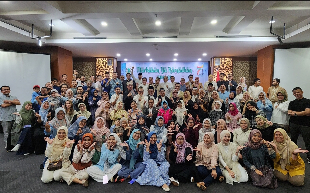 Alumni Farmasi Unand usai buka puasa bersama (Bukber) secara hybrid, Sabtu (15/3). (Foto: Humas)
