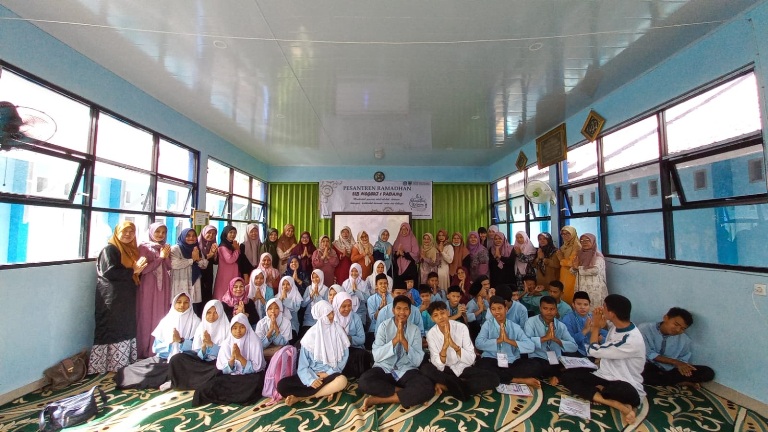 ANTUSIAS: Para guru dan murid SLB Negeri 1 Padang terlihat antusias saat pelaksanaan pesantren Ramadhan.(TIM LAMAN GURU)