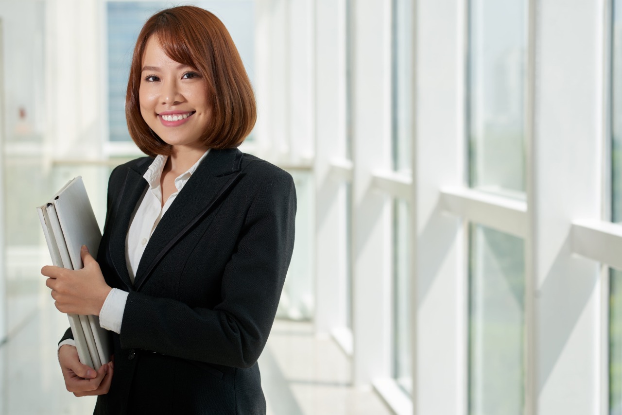 inspirasi gaya rambut wanita ke kantor