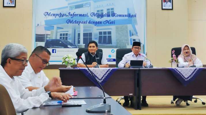 Jumpa pers tentang pelaksanaan bazar di Aula Diskominfotik Sumbar, Rabu (19/3/2025). (Randi/Padek)