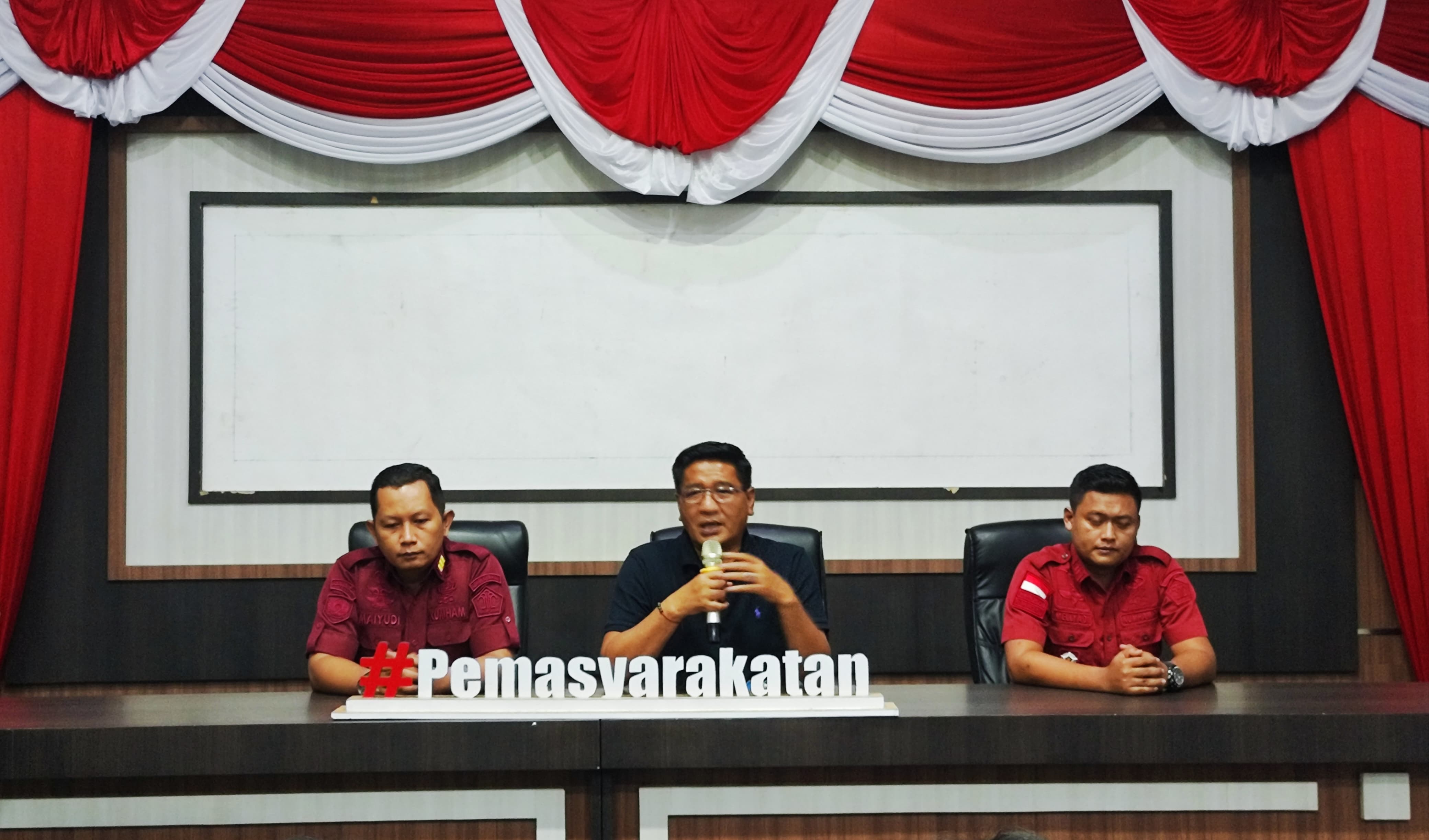Kalapas Kelas II A Padang, Junaidi Rison dalam konferensi pers yang digelar di Padang, Kamis (20/3/2025).