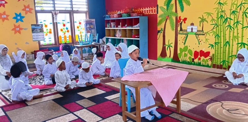 ANTUSIAS: Murid UPTD TK Negeri Pembina Tanjungemas tampak antusias saat mengikuti program pengembangan potensi.(TIM LAMAN GURU)