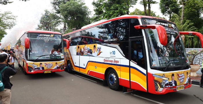 Rombongan pemudik Pulang Basamo gelombang kedua bertolak Minggu (23/3/2025) dari Kompleks Parlemen Jakarta.