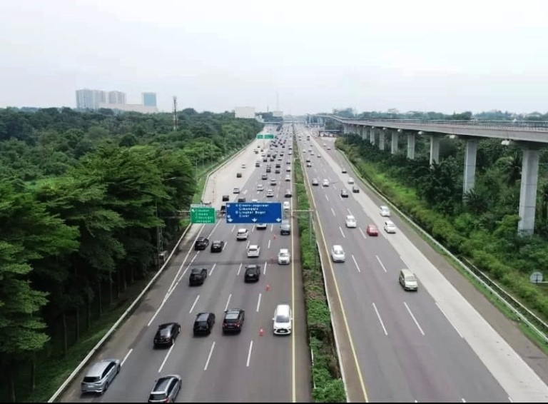 POTONGAN TARIF: Diskon tarif tol sebesar 20 persen untuk periode arus mudik Lebaran 2025 resmi berlaku di ruas jalan Tol Trans Jawa dan Sumatera, Senin (24/3).(JPG)