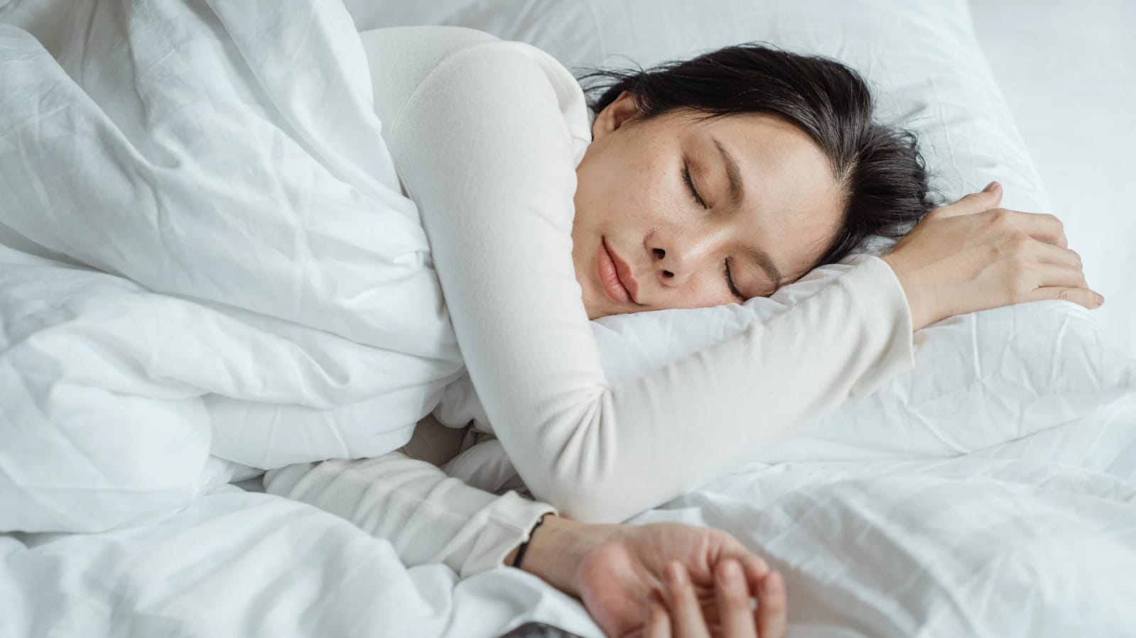 Ilustrasi orang sedang tidur.