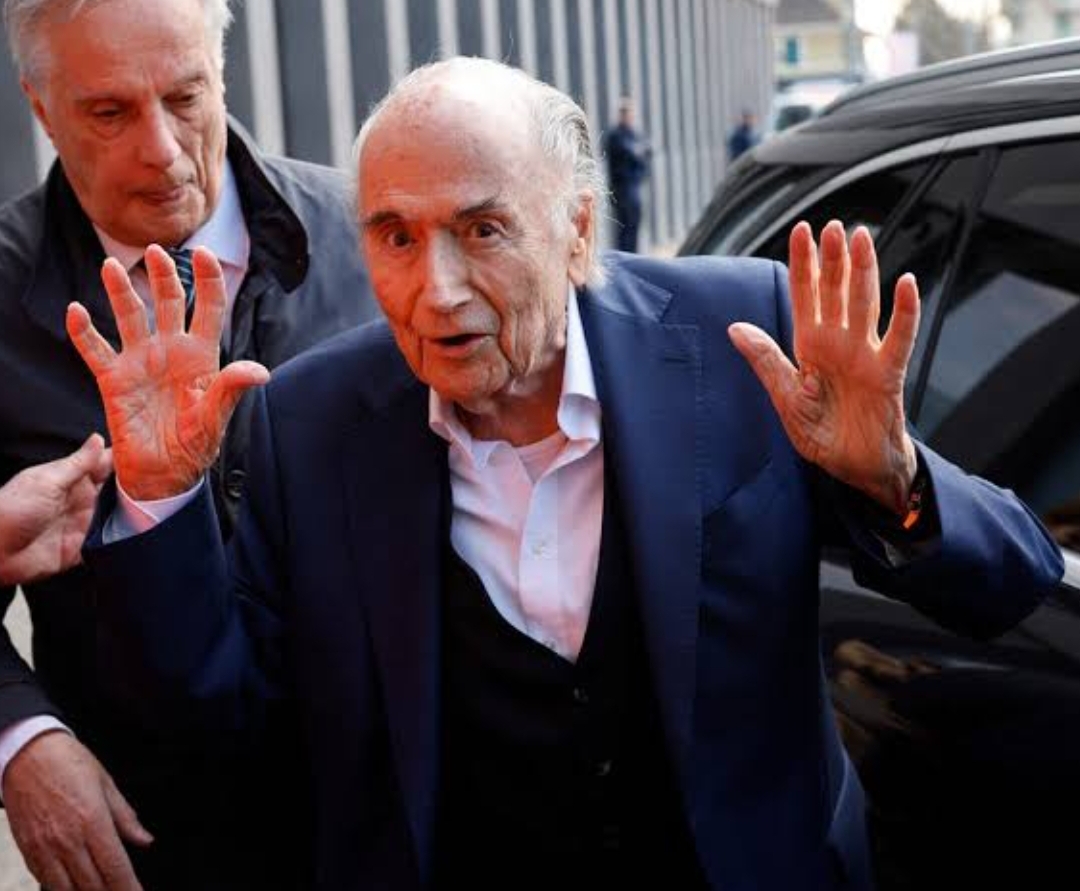 Mantan Presiden FIFA Sepp Blatter tiba di pengadilan untuk mendengarkan putusan atas tuduhan korupsi terhadapnya di Swiss, Selasa, 25 Maret 2025. (Foto: Stefan Wermuth/Reuters)