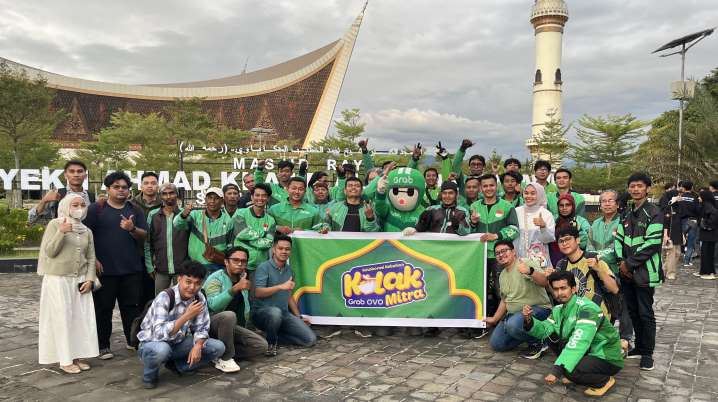 Kebersamaan para Mitra Grab dalam kegiatan KOLAK yang diadakan di Padang, Kamis (13/3/2025).