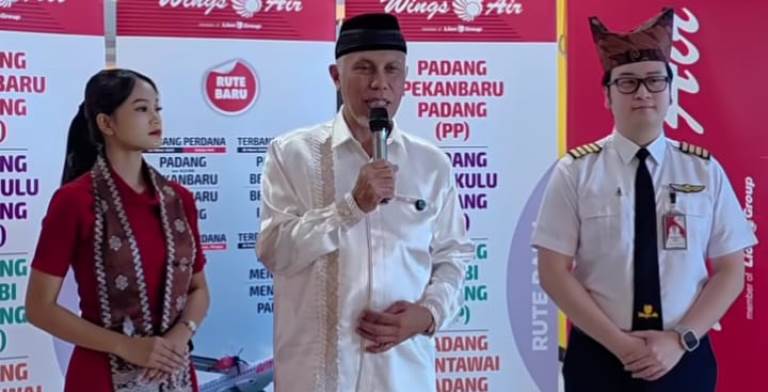 Gubernur Sumbar Mahyeldi secara resmi membuka penerbangan perdana maskapai Wings Air Rute Padang - Jambi - Padang, Kamis (27/3/2025).
