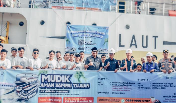 Acara pelepasan pemudik gratis di Pelabuhan Teluk Bayur Padang, Kamis (27/3/2025).