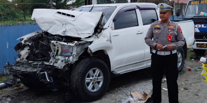 Kecelakaan maut terjadi di Padangpariaman, 1 orang tewas dan 6 luka ringan akibat tabrakan beruntun melibatkan mobil, motor, dan truk, Sabtu (29/3/2025). (Satlantas Polres Padangpariaman)