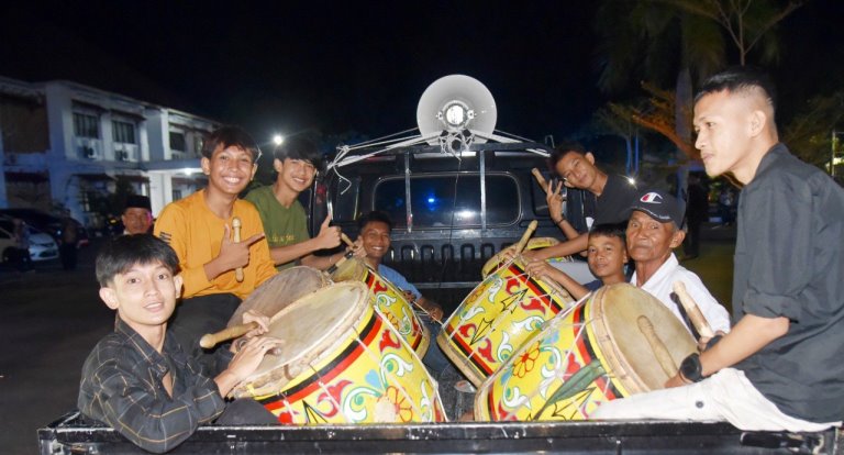 Takbiran Keliling disambut antusias oleh masyarakat Kota Pariaman, Minggu (30/3/2025).
