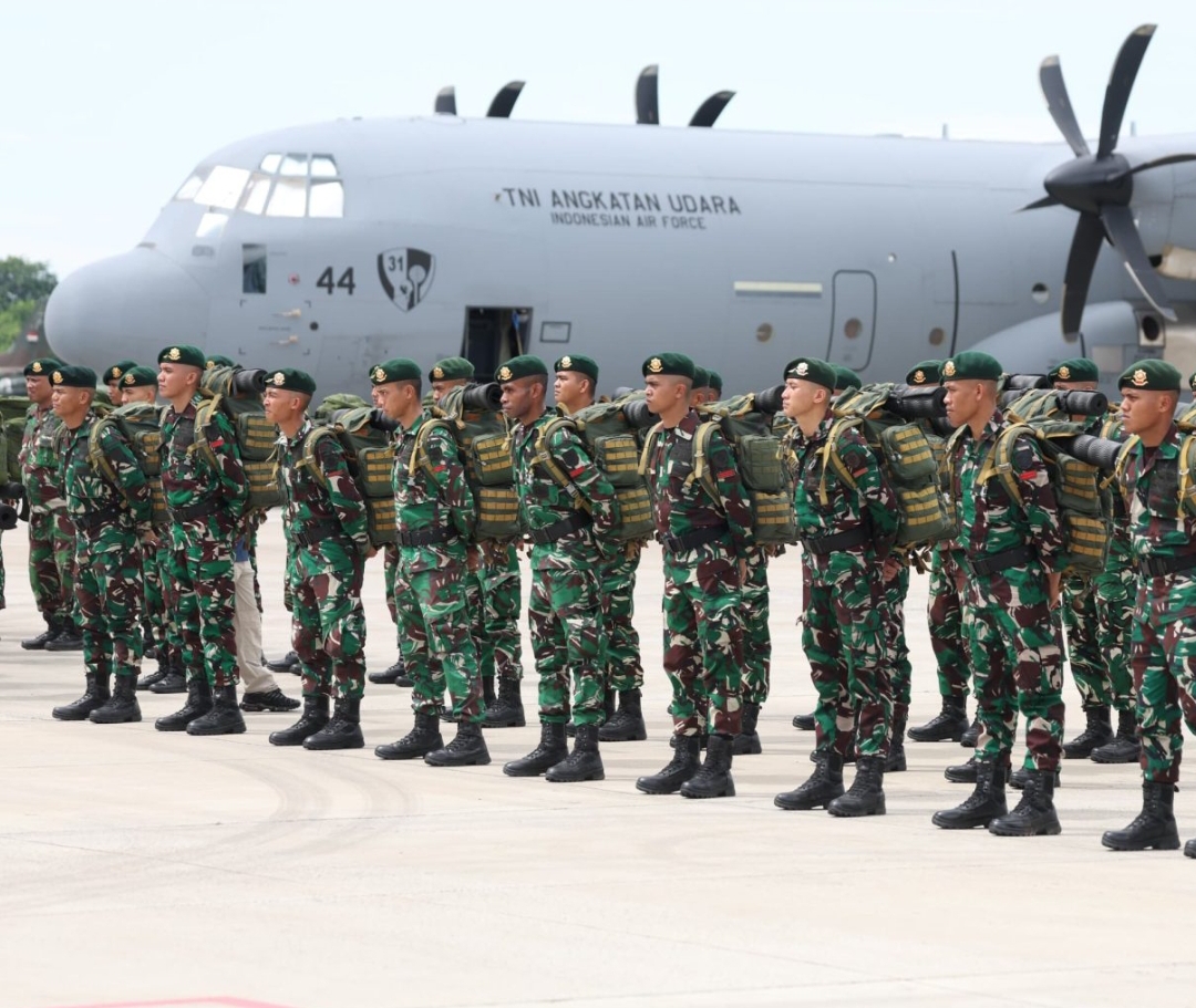 Prajurit TNI, petugas BNPB, Basarnas, Kementerian Kesehatan dan Baznas dikirim ke Myanmar untuk membantu penanganan pasca gempa. (Foto: Biro Infohan Setjen Kemhan)