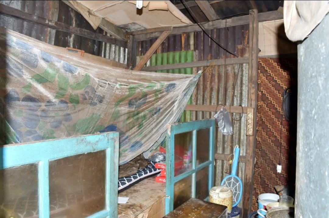 Kediaman Safri, 71, di Surau Kariang, Jorong V Sungai Jariang, Lubuk Basung yang dikunjungi Bupati Agam Benni Warlis. (Foto: Kominfo)