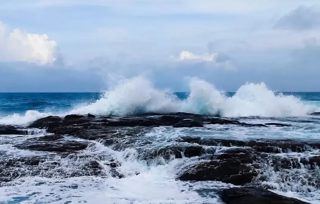 Ilustrasi Gelombang tinggi di Indonesia. (Foto: Muhamad Nurman/ANTARA)