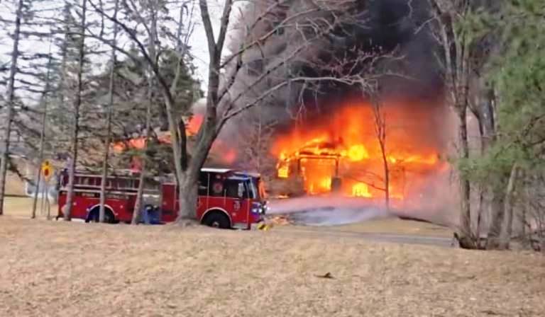 Kecelakaan pesawat di Minneapolis menewaskan pejabat Bank Amerika.  (foto: Cbsnews/live)