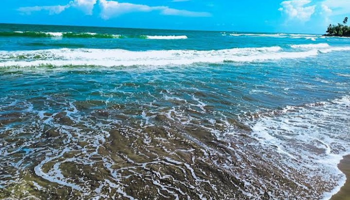 Pantai Sikobo atau Sikabau di Kecamatan Koto Balingka, Kabupaten Pasaman Barat, butuh akses yang layak dan infrastruktur lainnya. (Foto: its_febra)