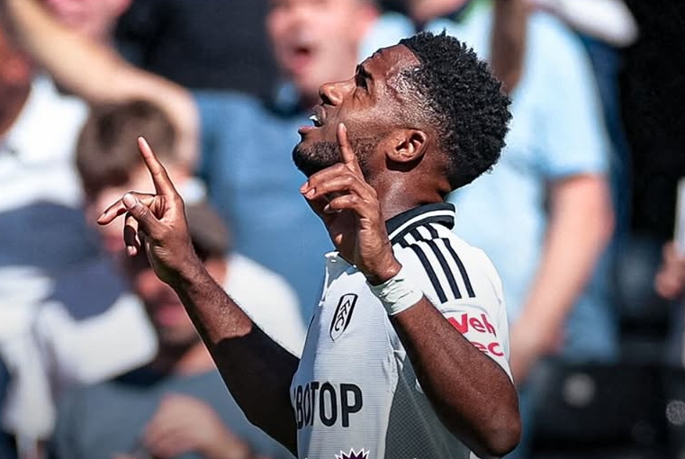 Selebrasi Ryan Sessegnon usai mencetak gol penyeimbang dengan tembakan voli keras dalam kemenangan Fulham vs Liverpool 3-2 di Liga Inggris. (Foto: Instagram @premierleague)
