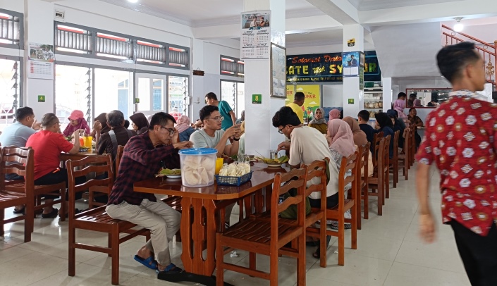 Arus lalu lintas lancar, tetapi one way telah merugikan pelaku usaha kuliner dan wisata di Kota Padangpanjang. (Foto: Yuwardi/Padeks)