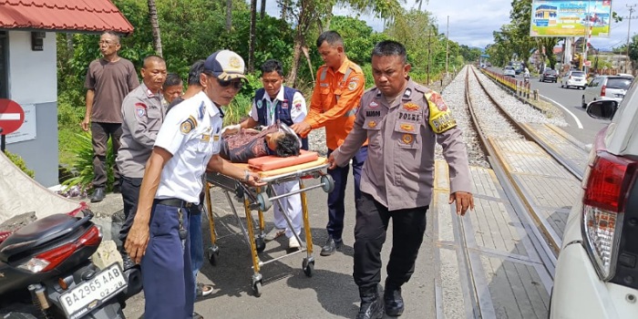 Pengendara sepeda meninggal dunia saat melintasi rel kereta api Asia Biscuit di Jalan Hamka, Kelurahan Parupuktabing, Kecamatan Kototangah, Kota Padang, Minggu (6/4/2025) pukul 13.45 WIB