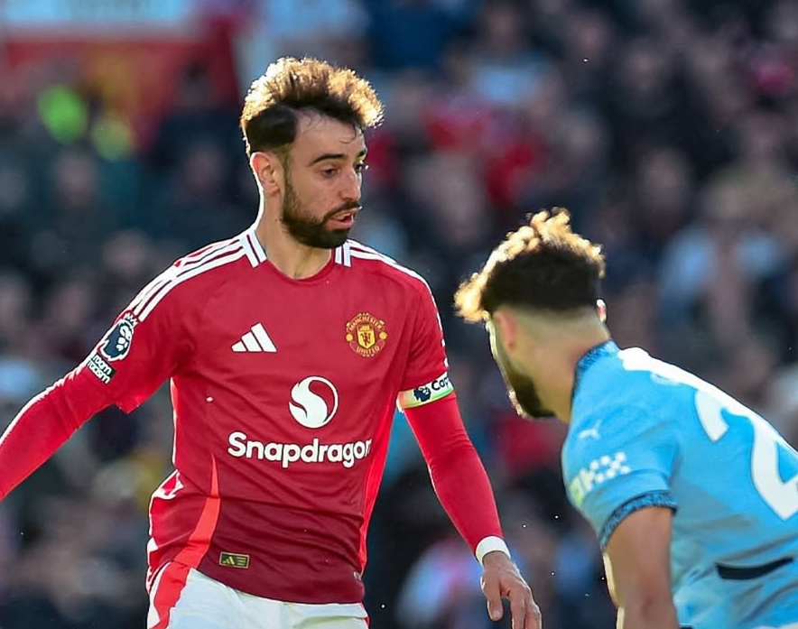 Laga panas derbi Manchester antara Manchester United dan Manchester City di Old Trafford berakhir 0-0, Minggu (6/4). (Foto: Instagram @premierleague)