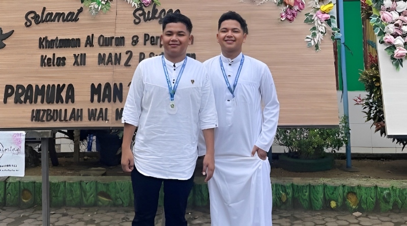 Ihsan dan Irsan, siswa kembar dari MAN 2 Padangsidempuan, Sumatera Utara.