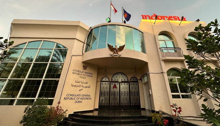 Konsulat Jenderal Republik Indonesia (KJRI) Dubai di Al Mina Road, Villa No 1 Community 322/2A, Al Hudaiba, Dubai, United Arab Emirates.