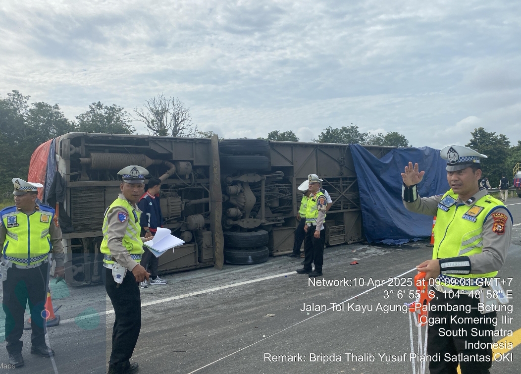 Laka lantas di Tol Palembang-Kayuagung sopir bus tewas. (Foto : Satlantas/Sumeks.Co)