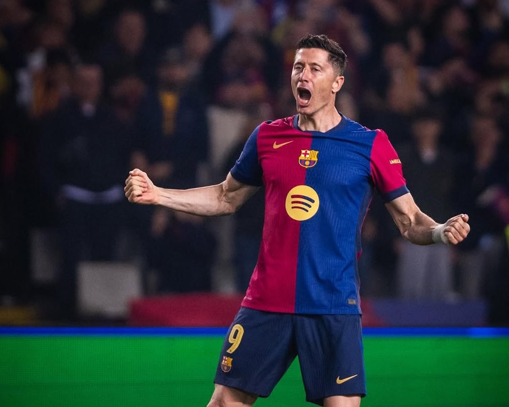 Robert Lewandowski mencetak dua gol saat Barcelona mengalahkan Borussia Dortmund 4-0 dalam leg pertama perempat final Liga Champions, Kamis (10/4) dini hari WIB.(Foto: Instagram @fcbarcelona)