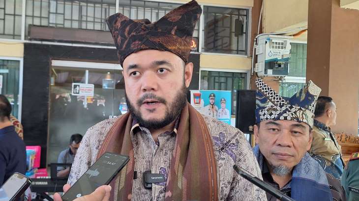 Wali Kota Padang, Fadly Amran, dan Wawako Maigus Nasir di Kantor Camat Nanggalo, Padang, Kamis (10/4/2025). (Foto: Endang Pribadi/RPG)