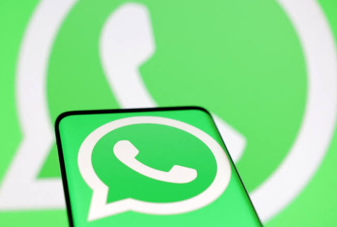 Aplikasi perpesanan instan WhatsApp mengalami gangguan global pada Sabtu (12/4) malam. (Foto: File Reuters)