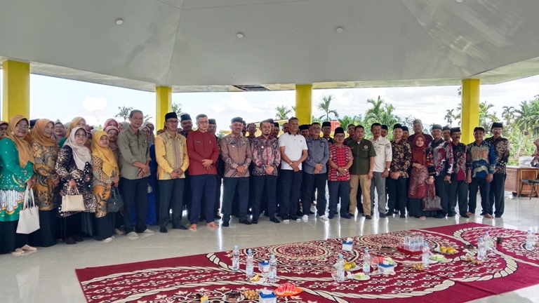 JALIN SILATURAHMI: Suasana halal bihalal bersama dengan Bupati dan Wakil Bupati Limapuluh Kota, Safni dan Ahlul Badrito Resha serta jajaran Forkopimda.(TIM LAMAN GURU)