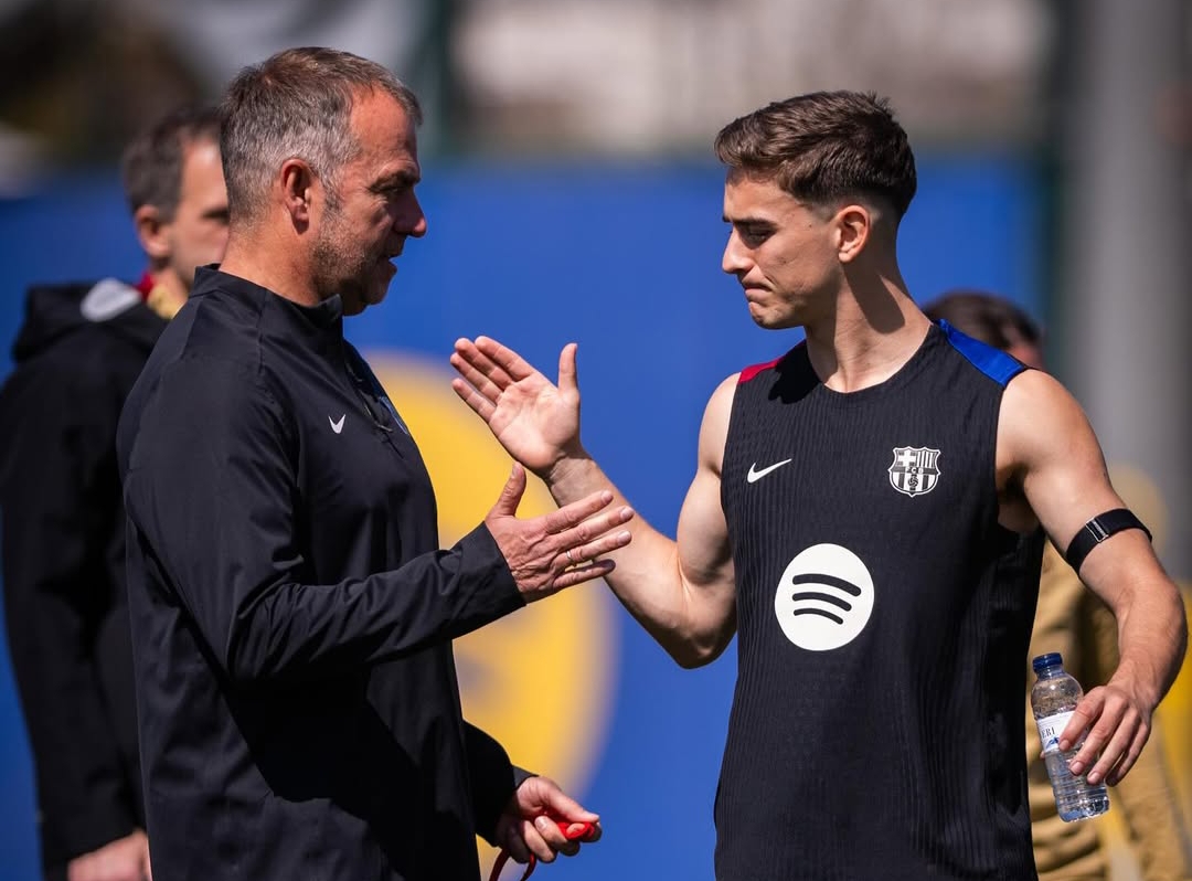 Pelatih Barcelona memimpin latihan tim jelang laga kontra Celta Vigo di La Liga 2024/2025 pada Sabtu (19/4) pukul 21:15 WIB di Estadi Ol&iacute;mpic Llu&iacute;s Companys.(Foto: Instagram @fcbarcelona)