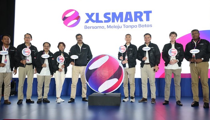 XLSMART resmi berdiri, gabungan XL Axiata dan Smartfren, siap pimpin transformasi digital Indonesia.