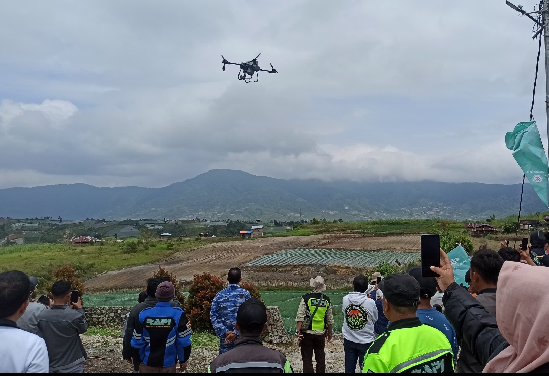 Keltan Kumbang Jantan bekerja sama NusaDrone dan DJI Agriculture uji coba penggunaan drone untuk pertanian.(Foto: Frikel)