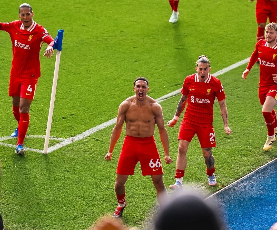 Selebrasi Trent Alexander-Arnold usai cetak gol kemenangan atas Leicester City, di Stadion King Power, Minggu malam WIB (20/4/2025).(Foto: Instagram @liverpoolfc)