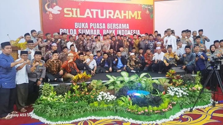 KOMPAK: Kegiatan silaturahmi dan buka bersama dengan para da&rsquo;i Kota Padang.(TIM LAMAN GURU)