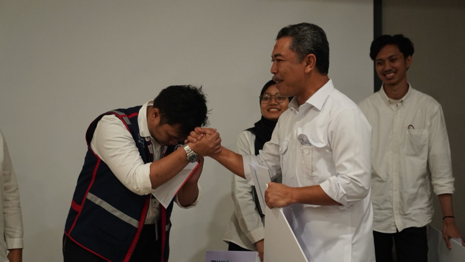 PERKUAT SDM: PT Hutama Karya (Persero) membuka pintu bagi generasi muda untuk berkarya dalam pembangunan infrastruktur strategis Indonesia.(DOK PT HUTAMA KARYA)