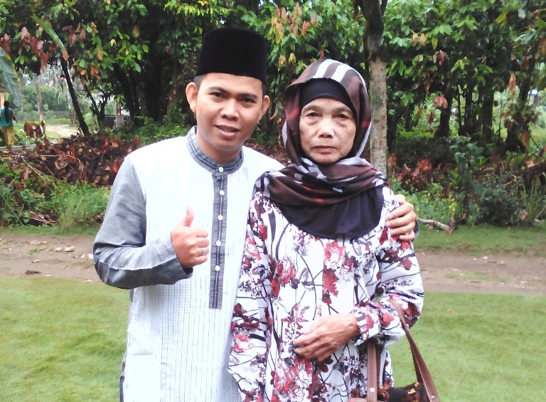 PENUH KENANGAN: Sosok kartini di mata penulis yang tidak akan pernah terlupakan selamanya.(TIM LAMAN GURU)