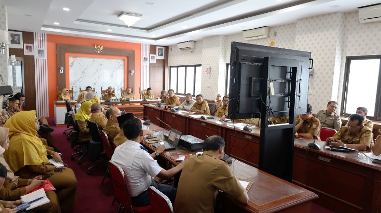 Rapat penerapan sistem kerja alih daya atau outsourcing mandiri bagi tenaga honorer yang tidak memenuhi syarat (TMS) administrasi sebagai Pegawai Pemerintah dengan Perjanjian Kerja (P3K) tahap 2.