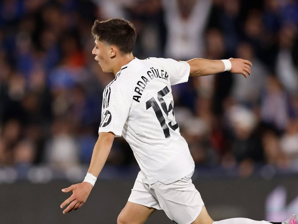 Selebras Bintang Real Madrid, Arda Guler usai mencetak gol spektakuler ke gawang Getafe di babak pertama laga La Liga. (Foto: Instagram @realmadrid)