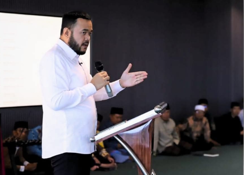 Wali Kota Padang Fadly Amran saat menghadiri Halalbihalal Fakultas Saintek UIN Imam Bonjol Padang. (Foto: Prokopim)