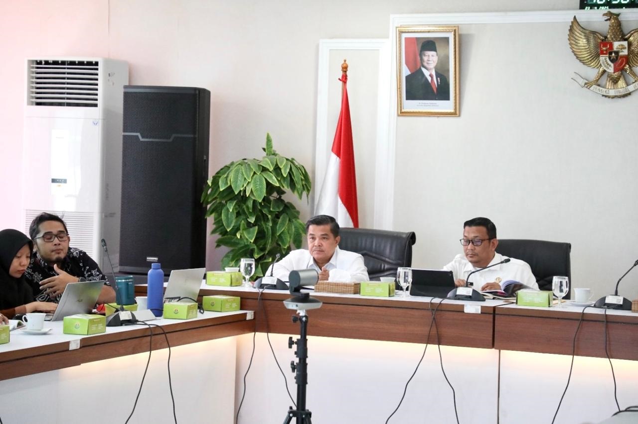 RAKOR: Bupati Agam Benni Warlis menghadiri rapat penegasan tapal batas wilayah Agam dan Bukittinggi di Ditjen Bina Administrasi Kewilayahan, Kemendagri, di Jakarta, Rabu (23/4).(DOK. PEMKAB AGAM)